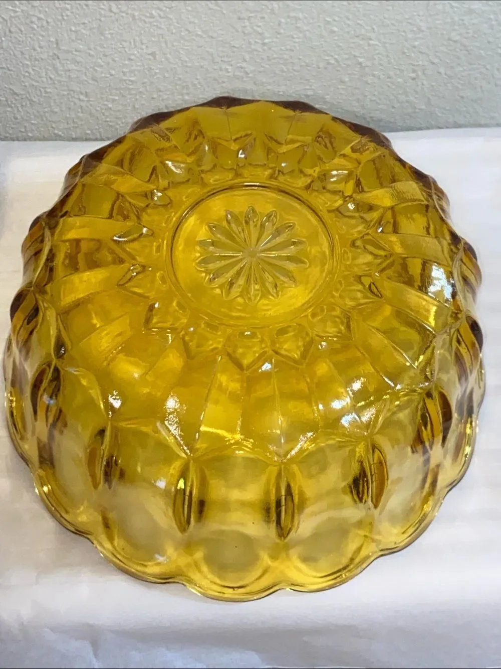 Scalloped Amber Glass Serving Bowl - Elegant Honey Amber Finish